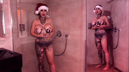 MissAlessaMilano: 23. Kalendar Advent 2025 Wanita Santa Dengan Dildo Dalam Mandi