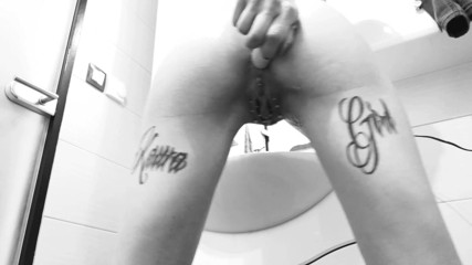 InkedKawaGirl: Vibrator im engen arschloch
