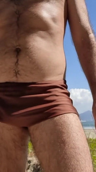 Furry profite de la plage