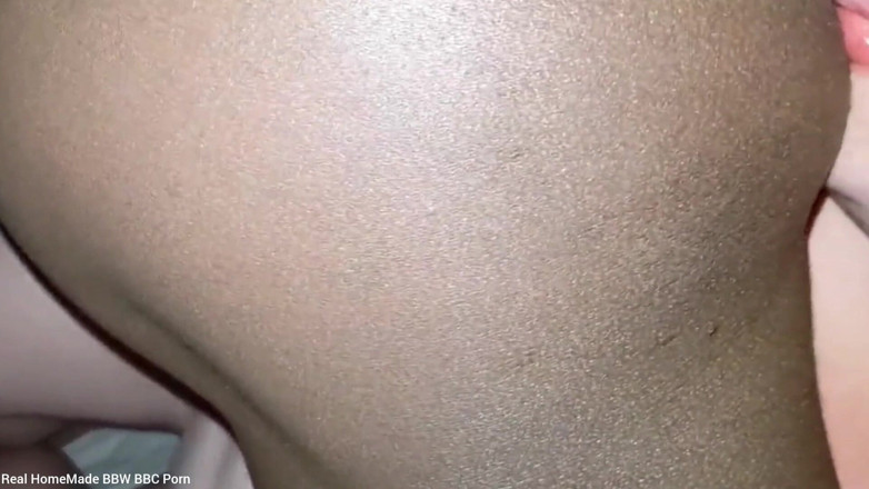 Head Queens: Blowjob tersedak kongkek muka kote hitam besar membentangkan menjilat duburnya