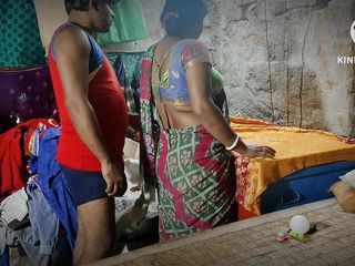 Raju Raju: 继妹从印度德西女孩s sax的后面脱光衣服并被后入