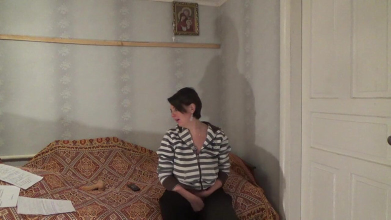 Sexy Milf: Broken toilet desperation and huge piss