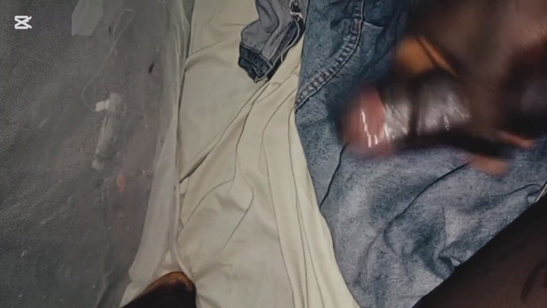 Hongi: Ngentot dan pijat kontol terbesar kayak pelacur