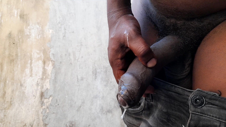 Bumba: काला लंड जोरदार वीर्य निकालता है