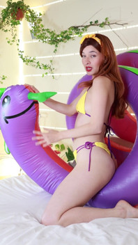 Ketat Oleh Ular Di Bikini Kuning Saya