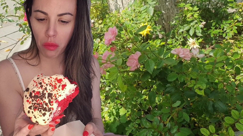 Annika Rain: Layanan manis ibu tiri