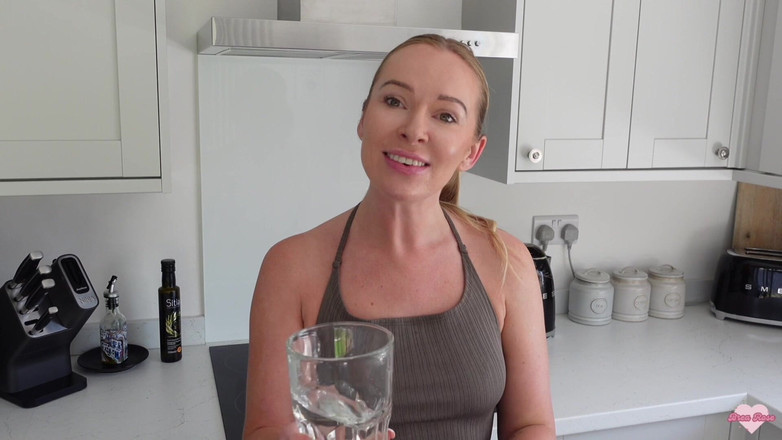 Brea Rose: Nevlastní máma zmenšuje nevlastního syna