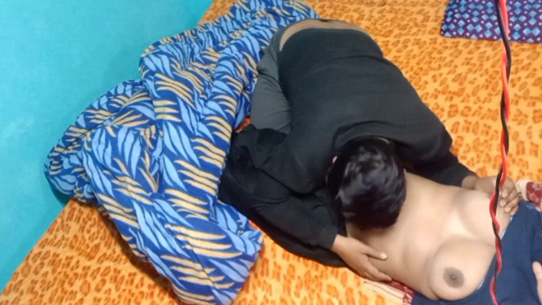 Rucku: Knubbig tjej som har romantik med sin pojkvän.