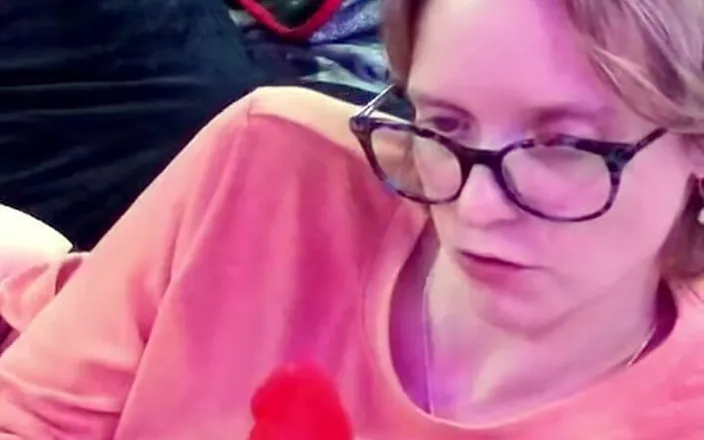 SexyGamerMomma: First JOI: Dirty Talking Wife Won't Let You Cum