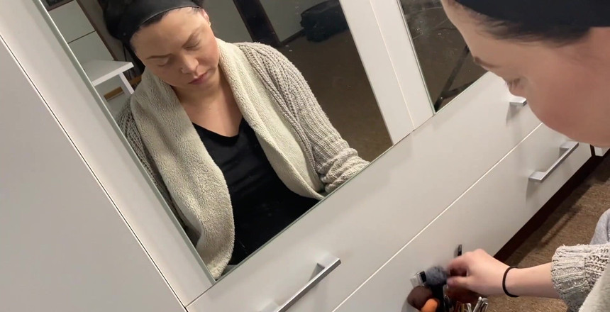 Shione Cooper: Udělej se na nové natáčení v mém pokoji