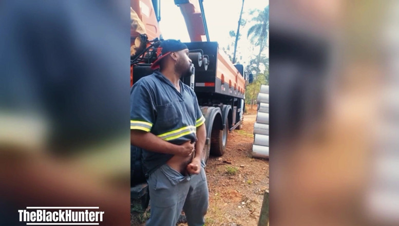 TheBlacKHunterr: Pracovnice masturbuje na staveništi za firemním kamionem