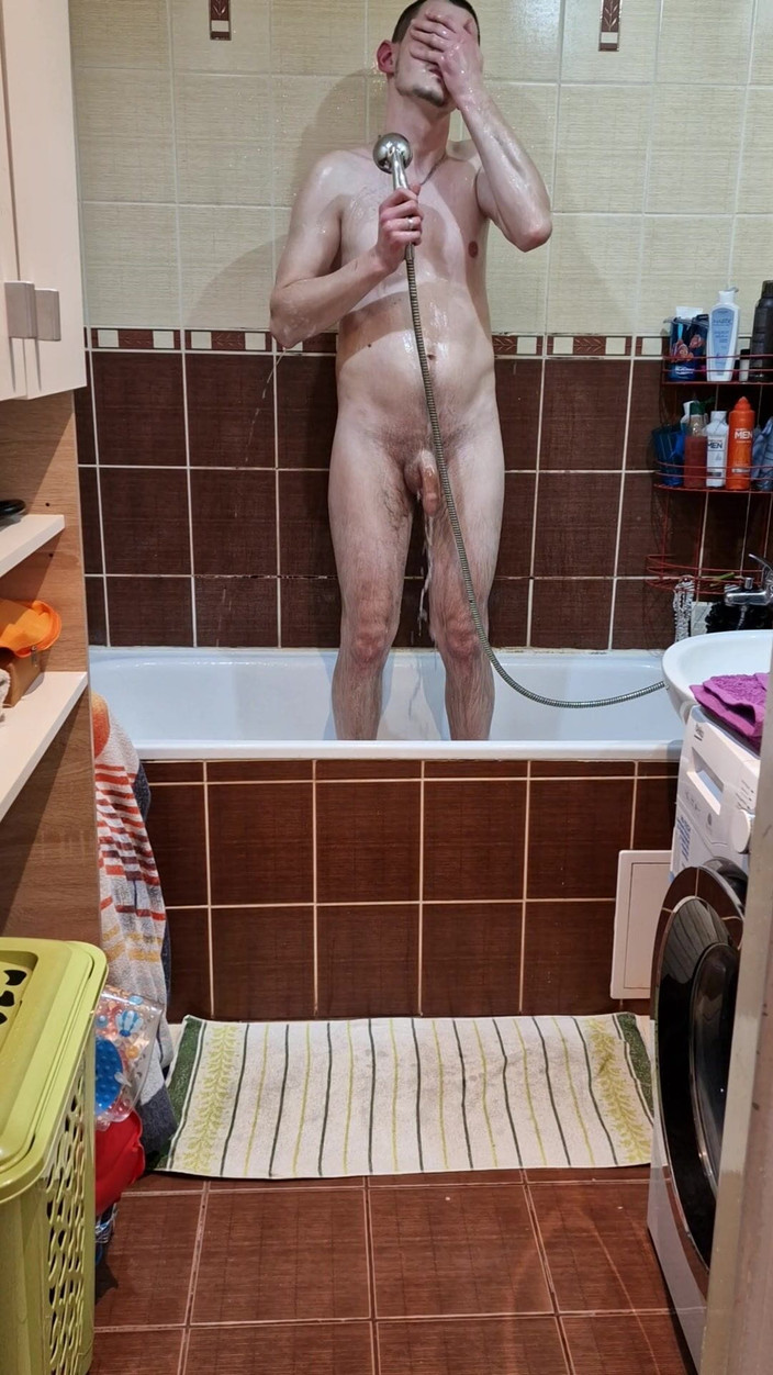 Fap_man93: Jag behövde bara en snabb dusch för att fräscha upp...