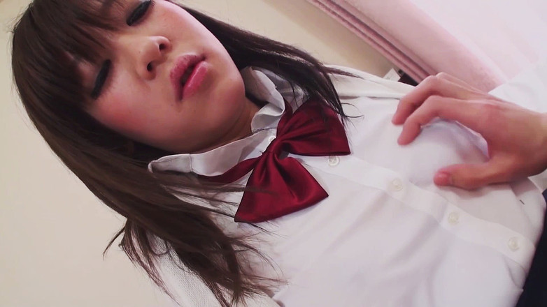 Asiatiques: बालों वाली जापानी लड़की अपने प्रेमी के लंड की सवारी कर रही है