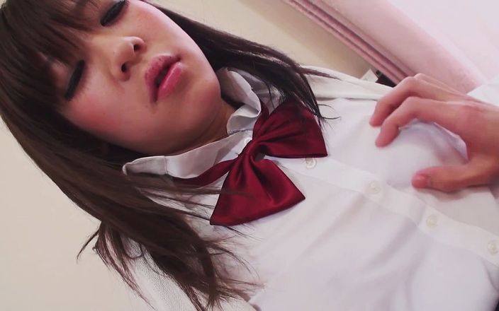 Asiatiques: बालों वाली जापानी लड़की अपने प्रेमी के लंड की सवारी कर रही है