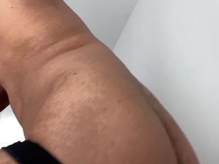 Damien Custo: Damien Custo thoát y cái mông to twerk