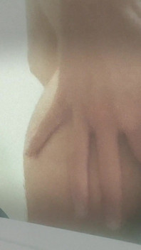 Yo y yo me masturbamos en el baño