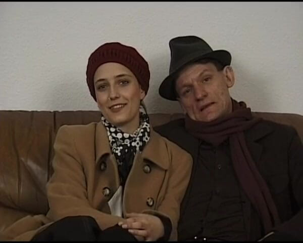 Deutscher hardcore: Brunetă obraznică și sexy gagică germană