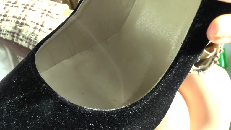 Lady Victoria Valente: 然后你还尿在我的高跟鞋上！鞋子尿！维多利亚·瓦伦特女士