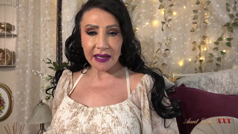 Aunt Judy's XXX: AuntJudysXXX - твоя грудастая зрелая мачеха Nicole Dupapillon позволяет тебе трахать ее в видео от первого лица