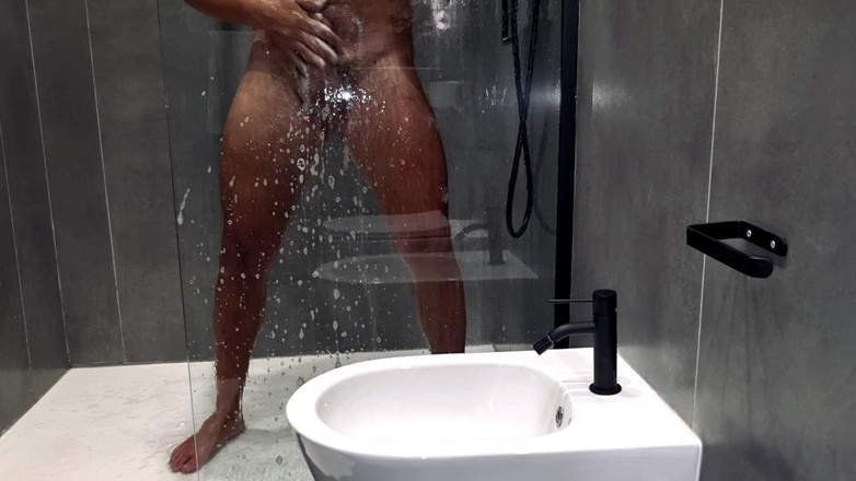 Alexander Audran: 素人ホットシャワー、泡立つ大きなペニス - 全裸でシャワーでオナニー