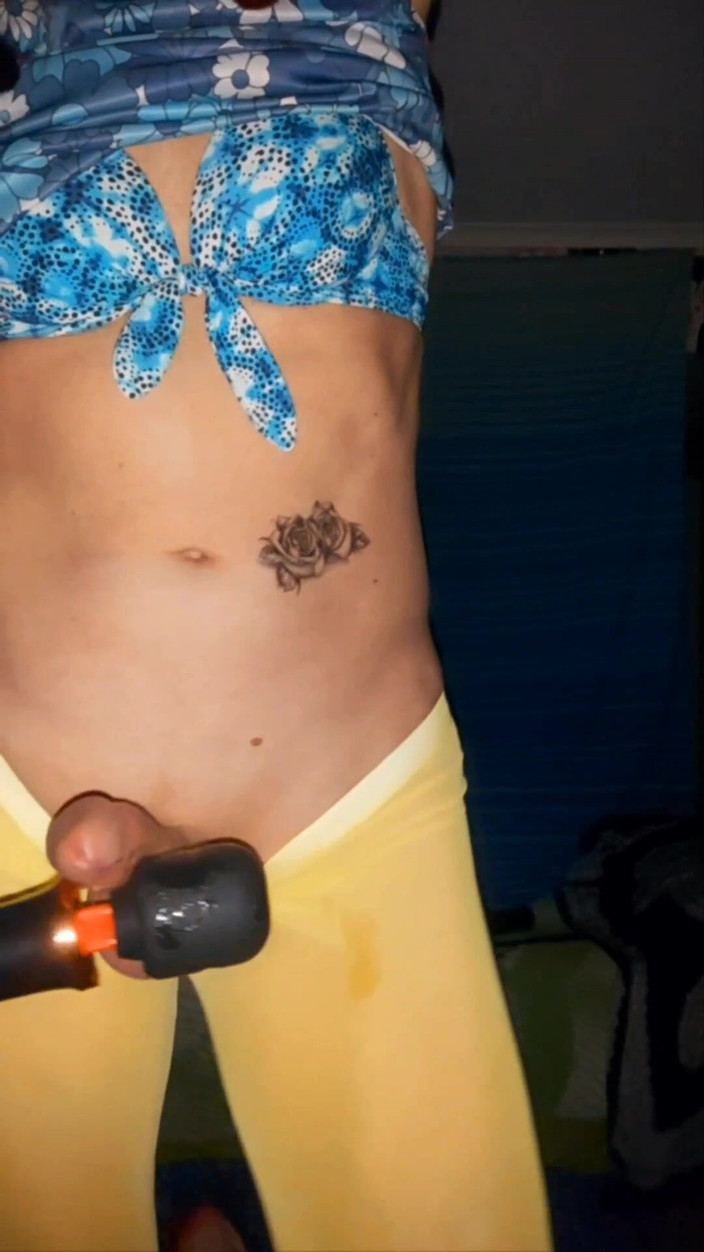 Lizzaali: Using my big wand vibrator to get hard and dribble...