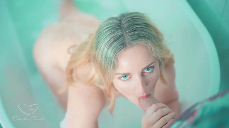 CharlieForde: 찰리 포드, 제이스 하디가 등장하는 욕조에 문지르기