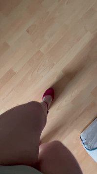 ハイヒールで歩く音