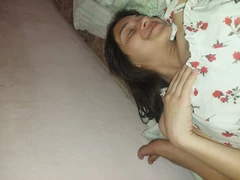 मेरी प्रेमिका सुंदर है और सामने से घर का बना चुदाई का मजा लेती है