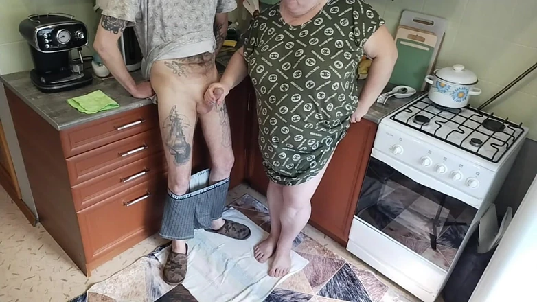 Zona901: A Fat Woman Jerks off My Dick in the Kitchen...