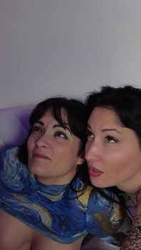Moglie e amante condividono un pompino, la calda tettona mary rider e fattolandia fanno un pompino profondo