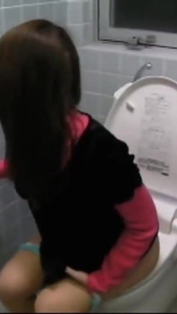 Donne anziane bloccate - collezione di masturbazioni in bagno di 25 - ep17