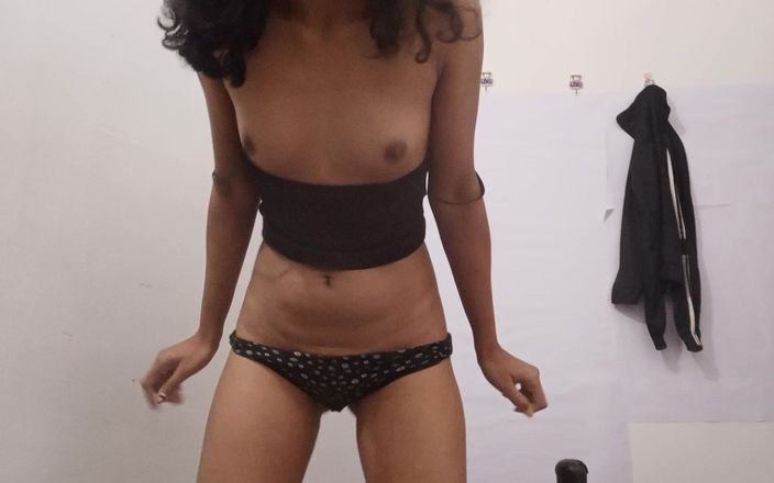 Desi Girl Fun: Desi roztomilá dívka ukazuje prsa a kundičku 9