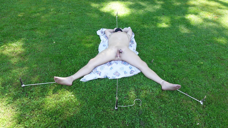 Slavewithnoname69: Hetero-typ in bondage draußen, sklave gemolken, demütigung