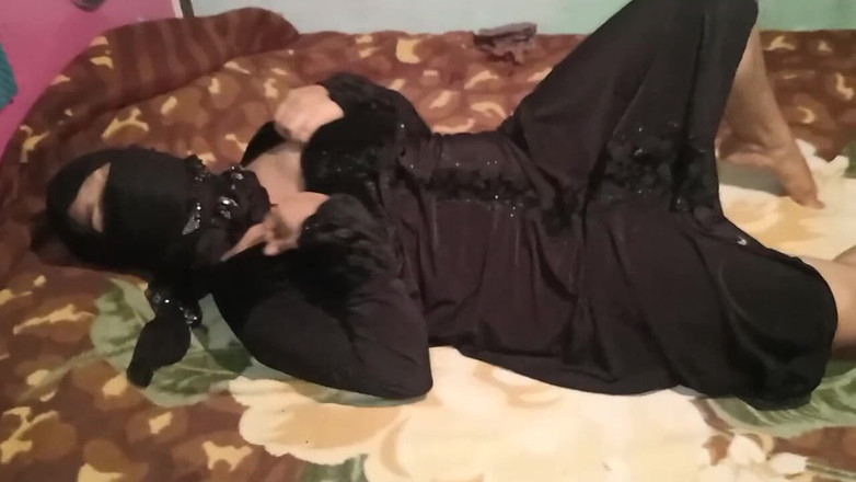 Gulaab: 유혹하는 섹시한 아기