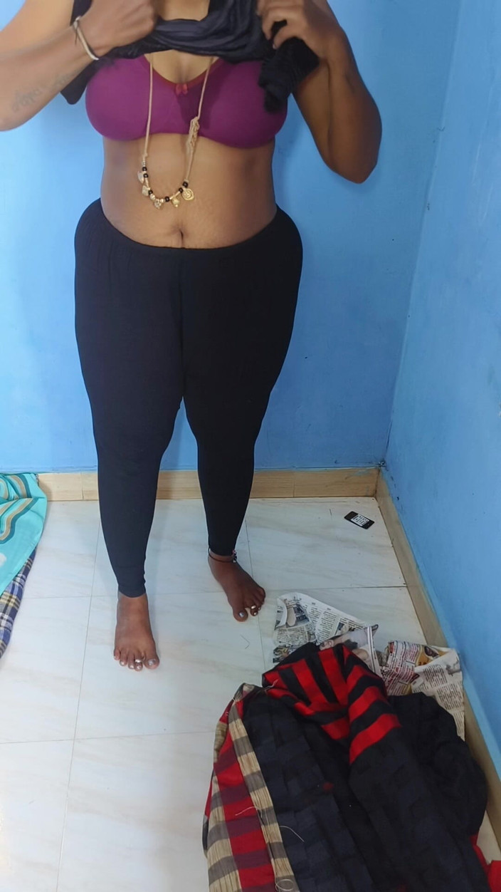 Benita sweety: काली साड़ी पहनना हॉट शो
