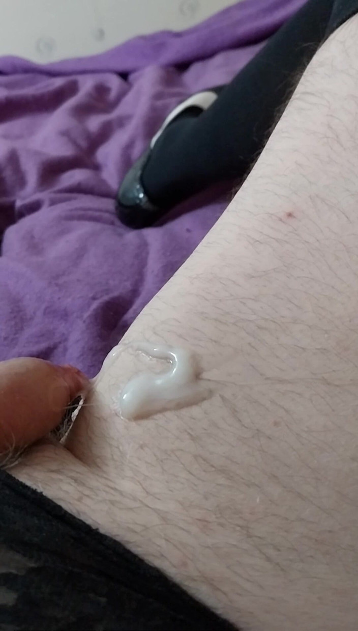 Cindy Belfast: Sledujte nadšený drobný klitoris, Plugged Sissy Cumshot