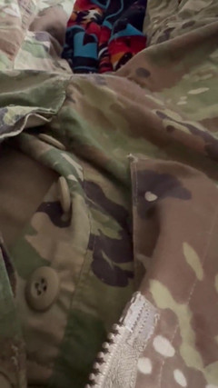 Gay Soldier Stuff: Nyepong kontol ngocp komandanku sampai crot banyak banget!