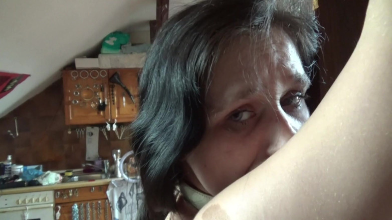 Lucysun30: Schiava anny si fa sculacciare il culo