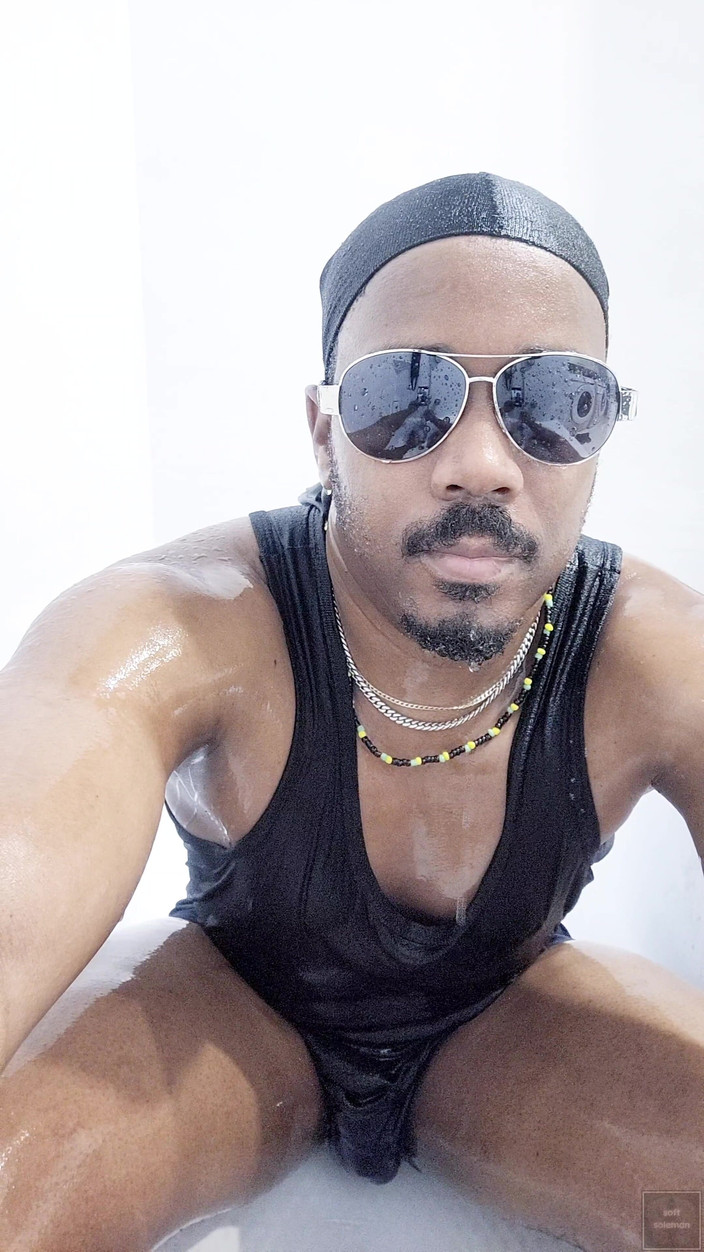 Soft Soleman: 욕조에서 내 몸을 씻어 (4) (2025)