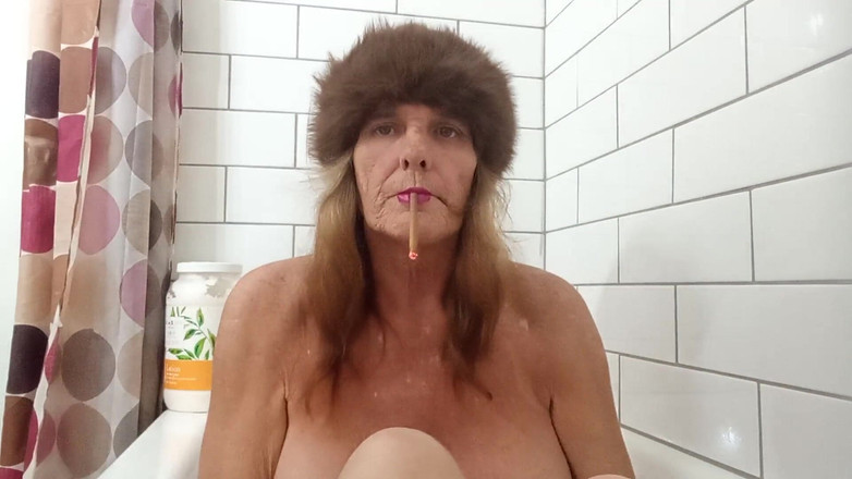 Lizzy Yum: Lizzy Yum SD Décembre 2025 Après l’opération, une trans se masturbe...