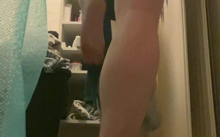 House mate: 팬티를 벗고 후장을 따먹는 남자