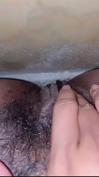 엉덩이 두꺼운 보지, 긴 하루를 보낸 후 휴식을 취하십시오.