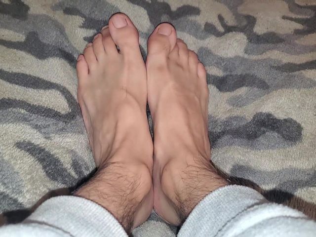Young Feet Home Alone (Z twink)