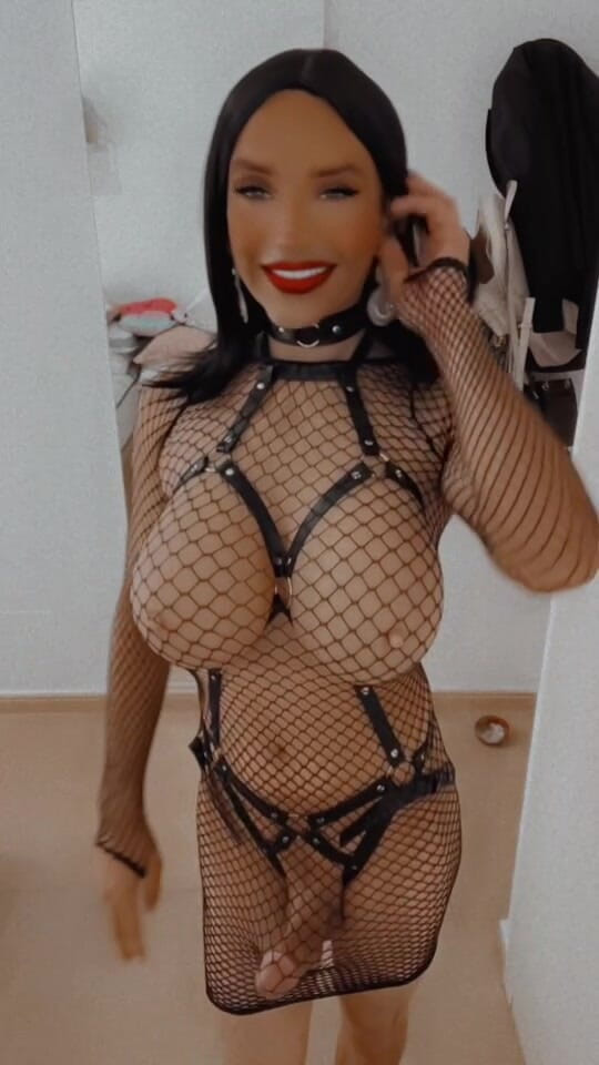 Sissy Slut Brianna: मुझे बताओ, कुतिया, वह हताश मुंह पहले कहाँ जाता है? मेरे स्तन के लिए, मेरे उभार के लिए या मेरी गांड के लिए?