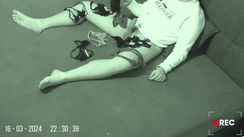 Lucas Nathan King: Sniffing Step-sisters Panties