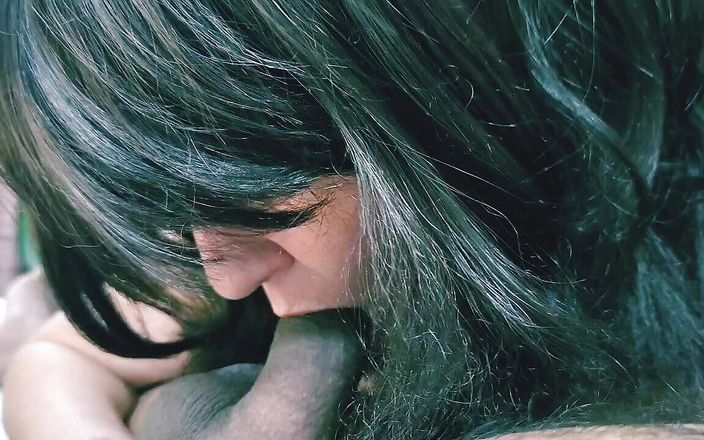Bolly Karma: Une cougar MILF à forte poitrine se fait récompenser par une...