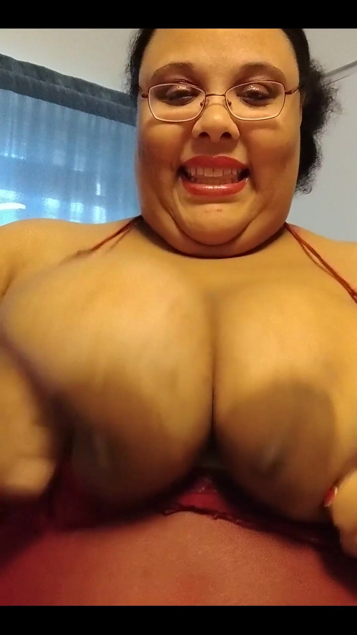Jessica pigslut: Flashing My Big Fat Titties!