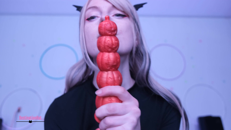 Destination Kat: Scopando il dildo di halloween