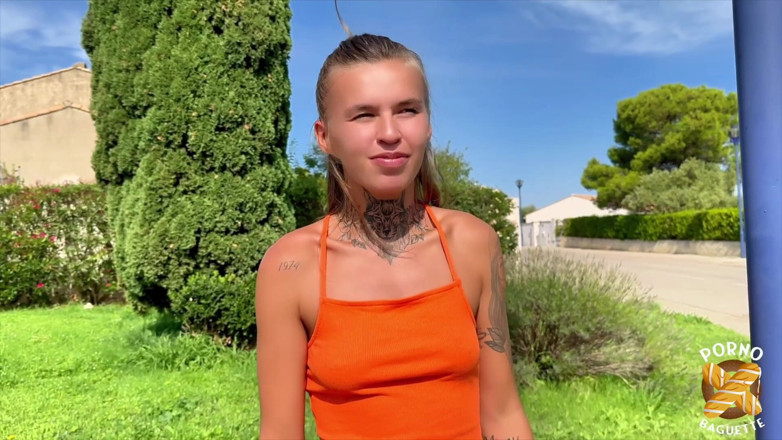 Porno Baguette: Mélanie, frumoasa blondă, vrea să fie futută foarte tare