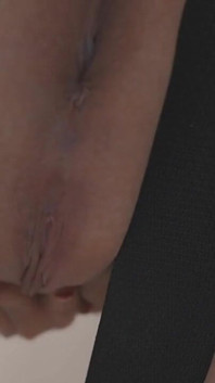 Ich brauche Dich, um durchhalten zu können und mein menschlicher Stuhl zu sein, damit ich auf deinem gesicht sitzen kann, während du meine muschi und meinen arsch leckst